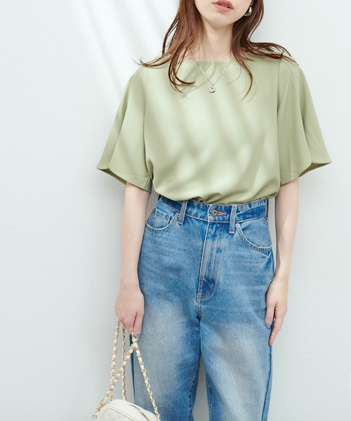 natural couture(ナチュラルクチュール)の「WEB限定カラーあり/BACKパールハチワレスリーブTOPS(シャツ/ブラウス・レディース・サックスブルー/オフホワイト/グリーン/ネイビー/ピンク/ブラック/グレイッシュベージュ・FREE)」の16枚目の写真