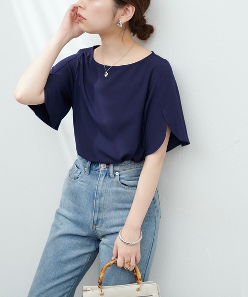natural couture(ナチュラルクチュール)の「WEB限定カラーあり/BACKパールハチワレスリーブTOPS(シャツ/ブラウス・レディース・サックスブルー/オフホワイト/グリーン/ネイビー/ピンク/ブラック/グレイッシュベージュ・FREE)」の21枚目の写真