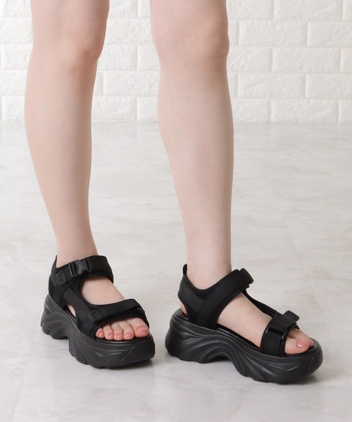 Lace Ladies（レースレディース）の「ボリュームソールスポーツストラップサンダル（サンダル・レディース・アイボリー/ブラック・22.5/24.5/24/23/23.5/ 25）」の9枚目の写真