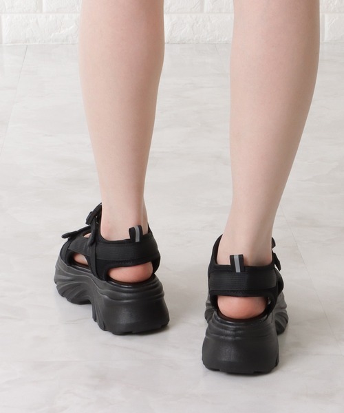 Lace Ladies（レースレディース）の「ボリュームソールスポーツストラップサンダル（サンダル・レディース・アイボリー/ブラック・22.5/24.5/24/23/23.5/ 25）」の7枚目の写真