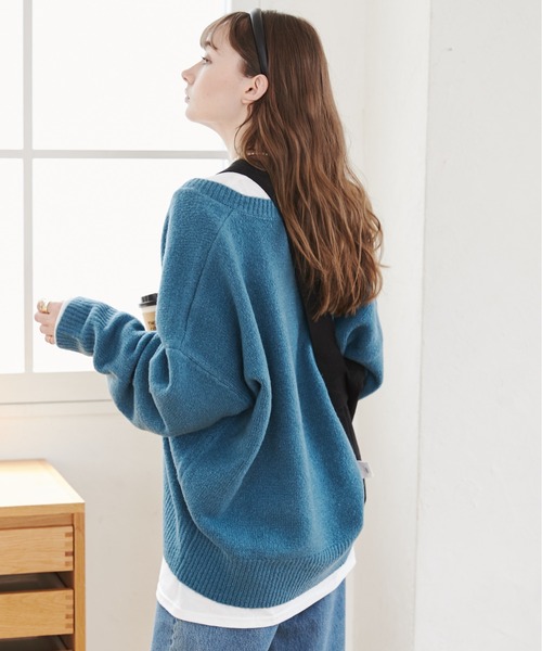 ANGIE（アンジー）の「オーバーサイズ 深Vネックニットプルオーバー（ニット/セーター・レディース・ブラック/ブルー/杢グレー/レッド/ネイビー/イエロー・FREE）」の15枚目の写真