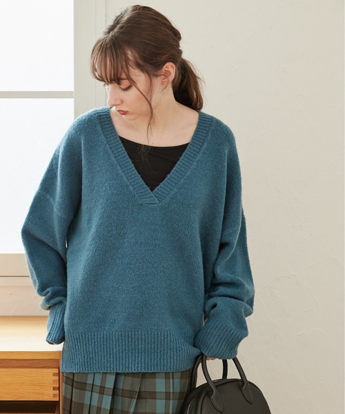 ANGIE（アンジー）の「オーバーサイズ 深Vネックニットプルオーバー（ニット/セーター・レディース・ブラック/ブルー/杢グレー/レッド/ネイビー/イエロー・FREE）」の20枚目の写真