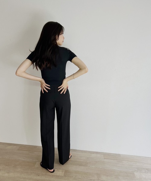 ISOOK(アイスー)の「【ZOZO限定】Asymmetry 2way rib polo shirt / アシンメトリー2wayリブポロシャツ(ポロシャツ・レディース・ブラック/チャコール・FREE)」の4枚目の写真