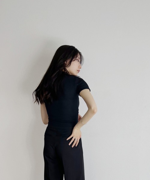 ISOOK(アイスー)の「【ZOZO限定】Asymmetry 2way rib polo shirt / アシンメトリー2wayリブポロシャツ(ポロシャツ・レディース・ブラック/チャコール・FREE)」の5枚目の写真