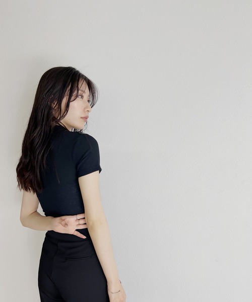 ISOOK(アイスー)の「【ZOZO限定】Asymmetry 2way rib polo shirt / アシンメトリー2wayリブポロシャツ(ポロシャツ・レディース・ブラック/チャコール・FREE)」の14枚目の写真