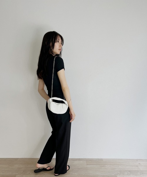 ISOOK(アイスー)の「【ZOZO限定】Asymmetry 2way rib polo shirt / アシンメトリー2wayリブポロシャツ(ポロシャツ・レディース・ブラック/チャコール・FREE)」の6枚目の写真