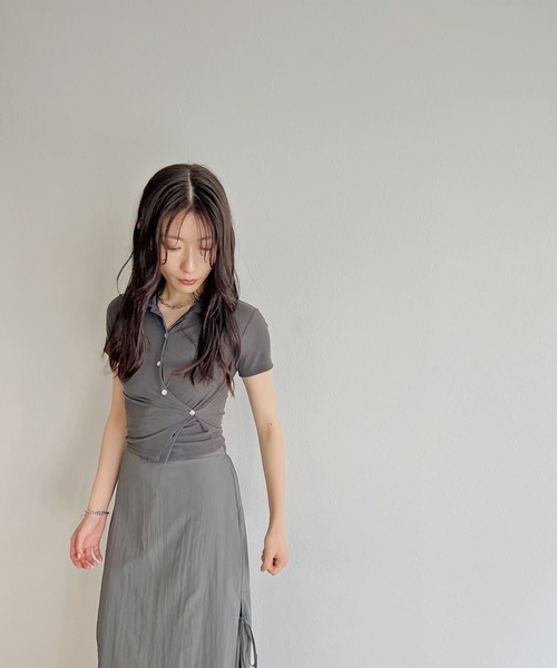 ISOOK(アイスー)の「【ZOZO限定】Asymmetry 2way rib polo shirt / アシンメトリー2wayリブポロシャツ(ポロシャツ・レディース・ブラック/チャコール・FREE)」の12枚目の写真