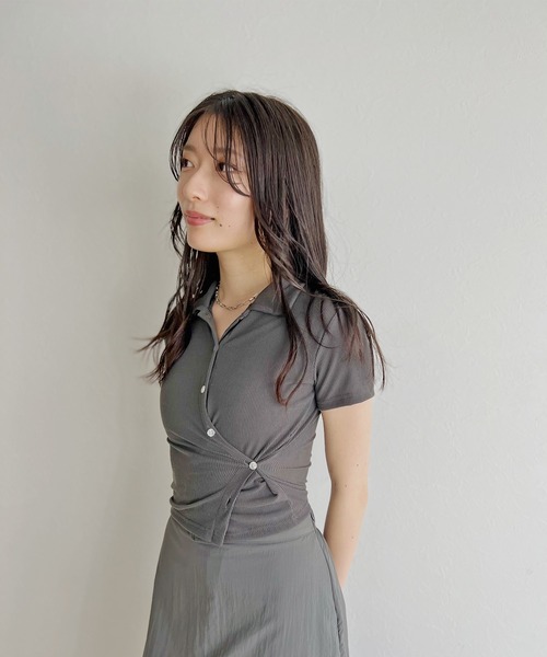 ISOOK(アイスー)の「【ZOZO限定】Asymmetry 2way rib polo shirt / アシンメトリー2wayリブポロシャツ(ポロシャツ・レディース・ブラック/チャコール・FREE)」の13枚目の写真