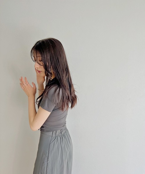 ISOOK(アイスー)の「【ZOZO限定】Asymmetry 2way rib polo shirt / アシンメトリー2wayリブポロシャツ(ポロシャツ・レディース・ブラック/チャコール・FREE)」の9枚目の写真