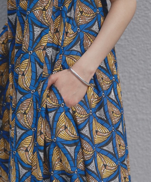 ROSE BUD（ローズバッド）の「アフリカンプリントワンピース（ワンピース・レディース・グリーン/ブルー・FREE）」の9枚目の写真