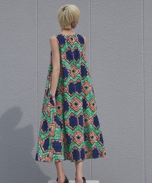 ROSE BUD（ローズバッド）の「アフリカンプリントワンピース（ワンピース・レディース・グリーン/ブルー・FREE）」の17枚目の写真