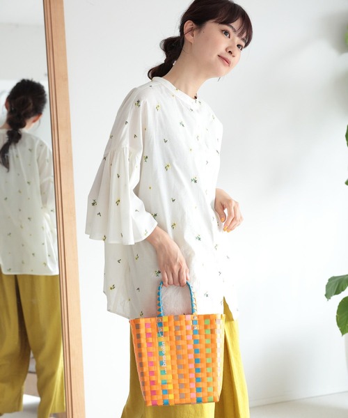 ニコアンド●前後2way♪胸元に咲く彩り花刺繍フリル袖コットンブラウス/L相当 niko and（ニコアンド）の「フラワーー刺繍2WAYブラウス（シャツ