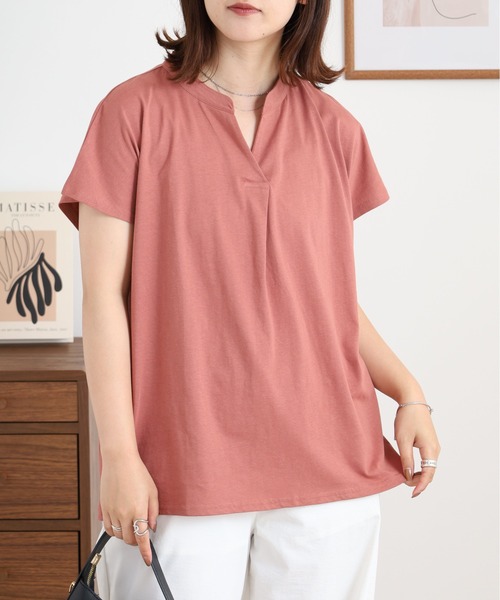 atONE(アットワン)の「atONE スキッパーブラウス風カットソー(Tシャツ/カットソー・レディース・ホワイト/テラコッタ/ライトブラウン/ブラック/カーキ/ピンクベージュ/ミント・M-L/LL~3L/4L~5L)」の4枚目の写真