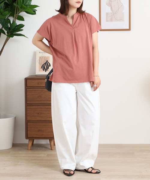 atONE(アットワン)の「atONE スキッパーブラウス風カットソー(Tシャツ/カットソー・レディース・ホワイト/テラコッタ/ライトブラウン/ブラック/カーキ/ピンクベージュ/ミント・M-L/LL~3L/4L~5L)」の17枚目の写真