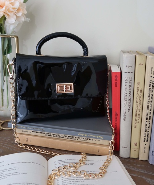 WEGO(ウィゴー)の「WEGO/ハンドルミニチェーンショルダー(ショルダーバッグ・レディース・ブラック/ブラック系その他/ホワイト・FREE)」の6枚目の写真