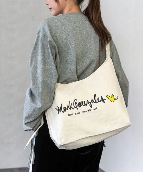 Mark Gonzales(マーク・ゴンザレス)の「MARK GONZALES ART WORK/マークゴンザレス 【Web限定】キャンバスプリントショルダーバッグ(ショルダーバッグ・メンズ・ブラック系2/ブラック系1/ホワイト系2/ホワイト系1・FREE)」の19枚目の写真
