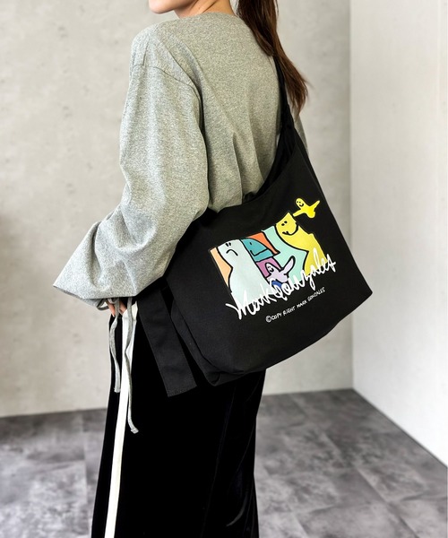 Mark Gonzales(マーク・ゴンザレス)の「MARK GONZALES ART WORK/マークゴンザレス 【Web限定】キャンバスプリントショルダーバッグ(ショルダーバッグ・メンズ・ブラック系2/ブラック系1/ホワイト系2/ホワイト系1・FREE)」の14枚目の写真