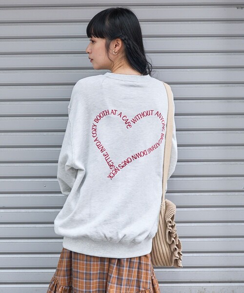 新品未使用タグ付★ FREAK’S STORE ミニハート刺繍 ロゴスウェット FREAK'S STORE（フリークスストア）の「ミニ ハート刺繍 ロゴ