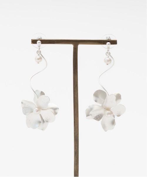 RANDA（ランダ）の「ボリュームフラワーピアス（ピアス（両耳用）・レディース・シルバー/ゴールド・FREE）」の13枚目の写真