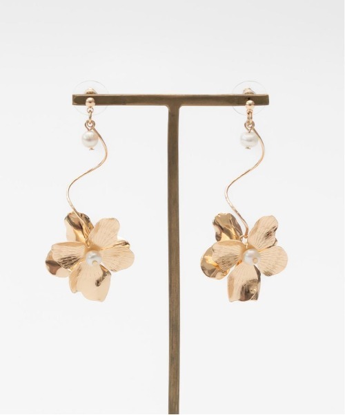 RANDA（ランダ）の「ボリュームフラワーピアス（ピアス（両耳用）・レディース・シルバー/ゴールド・FREE）」の14枚目の写真