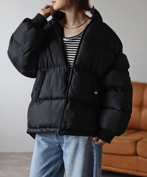 Fizz（フィズ）の「【Fizz/フィズ】　ハイネック中綿ジャケット（ダウンジャケット/コート・レディース・ブラック/ベージュ/ライトカーキ/アイボリー・M）」の3枚目の写真