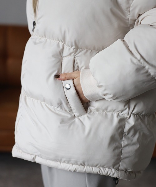 Fizz（フィズ）の「【Fizz/フィズ】　ハイネック中綿ジャケット（ダウンジャケット/コート・レディース・ブラック/ベージュ/ライトカーキ/アイボリー・M）」の13枚目の写真