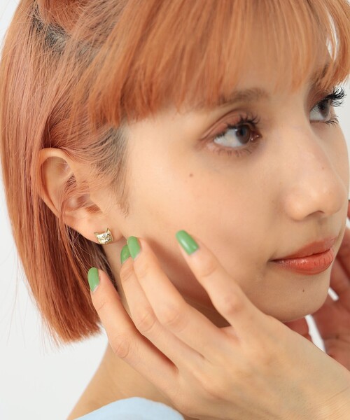 mmts(マミタス)の「〈UNISEX〉mmts / フラットフェイス 猫ピアス(ピアス(両耳用)・レディース・ゴールド・ONE SIZE)」の4枚目の写真