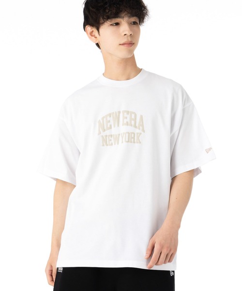 NEW ERA(ニューエラ)の「ニューエラ 半袖Tシャツ オーバーサイズ クラシックアーチロゴ(Tシャツ/カットソー・メンズ・ブラック/ストーン/ホワイト・L/M/S/XXL/XL)」の1枚目の写真