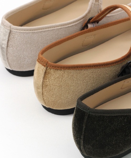 studio CLIP（スタディオクリップ）の「【撥水/消臭/抗菌防臭/クッションインソール】ワンストラップベロアシューズ（パンプス・レディース・アイボリー/キャメル/カーキ/ブラック・MEDIUM/LARGE）」の21枚目の写真