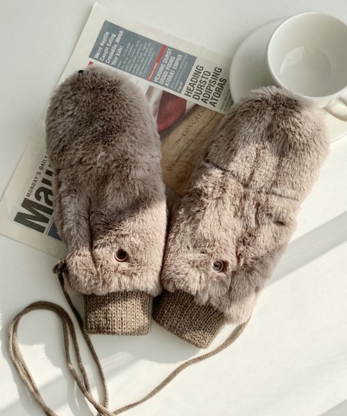 MYMOOD.（マイムード）の「【スマホ対応】フェイクファー 2WAY ミトングローブ 手袋（手袋・レディース・グレイッシュベージュ/ブラック/アイボリー/ベージュ/グレー/ピンク・FREE）」の5枚目の写真