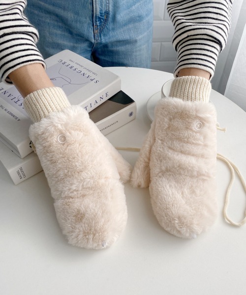 MYMOOD.（マイムード）の「【スマホ対応】フェイクファー 2WAY ミトングローブ 手袋（手袋・レディース・グレイッシュベージュ/ブラック/アイボリー/ベージュ/グレー/ピンク・FREE）」の11枚目の写真