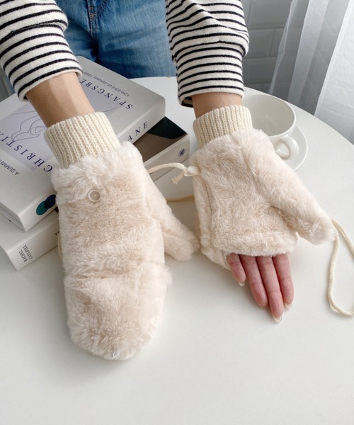 MYMOOD.（マイムード）の「【スマホ対応】フェイクファー 2WAY ミトングローブ 手袋（手袋・レディース・グレイッシュベージュ/ブラック/アイボリー/ベージュ/グレー/ピンク・FREE）」の12枚目の写真