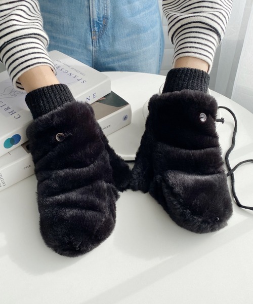 MYMOOD.（マイムード）の「【スマホ対応】フェイクファー 2WAY ミトングローブ 手袋（手袋・レディース・グレイッシュベージュ/ブラック/アイボリー/ベージュ/グレー/ピンク・FREE）」の19枚目の写真