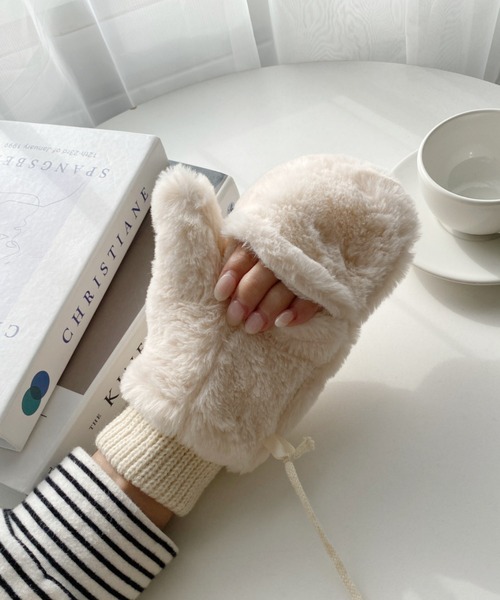 MYMOOD.（マイムード）の「【スマホ対応】フェイクファー 2WAY ミトングローブ 手袋（手袋・レディース・グレイッシュベージュ/ブラック/アイボリー/ベージュ/グレー/ピンク・FREE）」の15枚目の写真