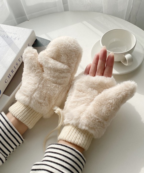 MYMOOD.（マイムード）の「【スマホ対応】フェイクファー 2WAY ミトングローブ 手袋（手袋・レディース・グレイッシュベージュ/ブラック/アイボリー/ベージュ/グレー/ピンク・FREE）」の14枚目の写真