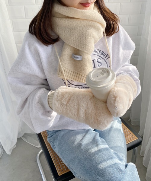 MYMOOD.（マイムード）の「【スマホ対応】フェイクファー 2WAY ミトングローブ 手袋（手袋・レディース・グレイッシュベージュ/ブラック/アイボリー/ベージュ/グレー/ピンク・FREE）」の8枚目の写真