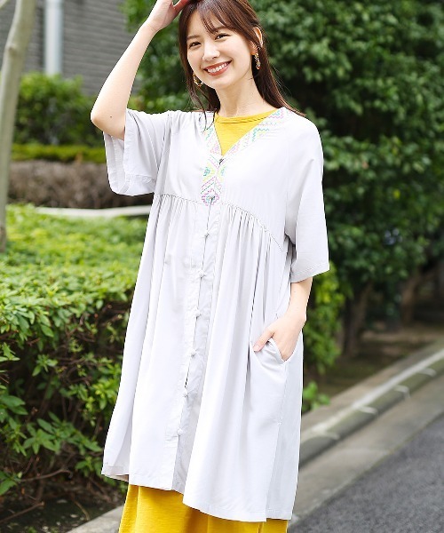 チチカカ（チチカカ）の「キカ刺繍チュニックワンピース（ワンピース・レディース・ライトグレー/ブラック/ブルー・FREE）」の4枚目の写真