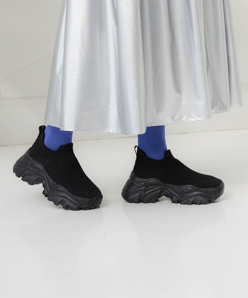 LAKOLE（ラコレ）の「ニットスニーカー / 107935（スニーカー・レディース・アイボリー/ブラック・LARGE/SMALL/MEDIUM）」の2枚目の写真