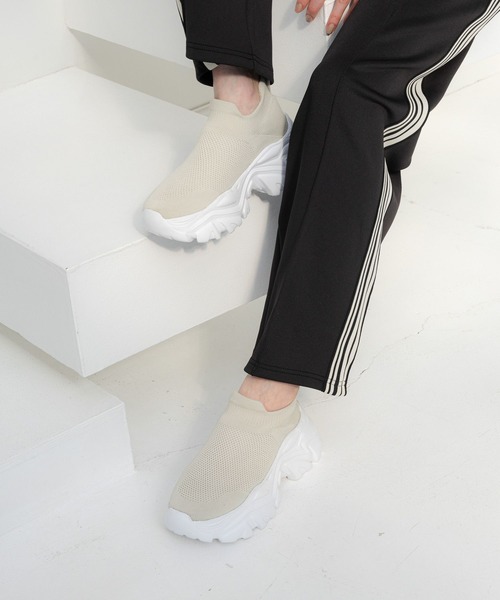 LAKOLE（ラコレ）の「ニットスニーカー / 107935（スニーカー・レディース・アイボリー/ブラック・LARGE/SMALL/MEDIUM）」の10枚目の写真