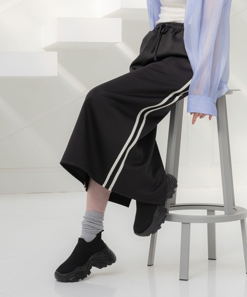 LAKOLE（ラコレ）の「ニットスニーカー / 107935（スニーカー・レディース・アイボリー/ブラック・LARGE/SMALL/MEDIUM）」の3枚目の写真