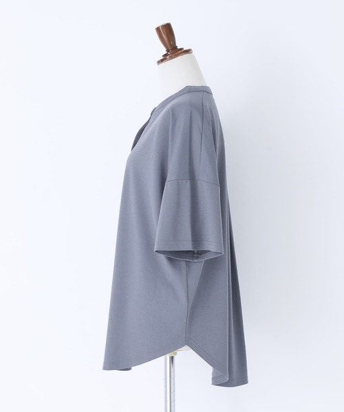 n'OrLABEL（ノアールレーベル）の「【機能素材】『イージーケアスキッパーデザインカットソー』（Tシャツ/カットソー・レディース・ブラック/グレイッシュブルー/オフホワイト/グレイッシュベージュ・1/2）」の6枚目の写真