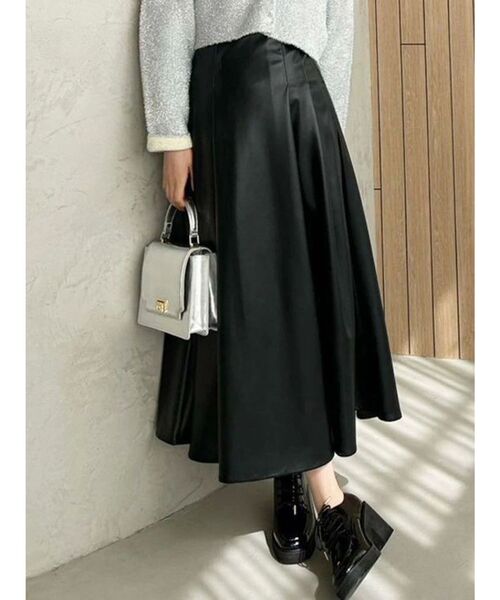 MERCURYDUO(マーキュリーデュオ)の「フェイクレザーフレアスカート(スカート・レディース・ブラック/ベージュ・SMALL/MEDIUM)」の10枚目の写真