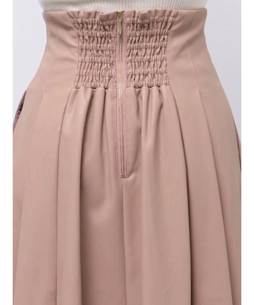 MERCURYDUO(マーキュリーデュオ)の「フェイクレザーフレアスカート(スカート・レディース・ブラック/ベージュ・SMALL/MEDIUM)」の3枚目の写真