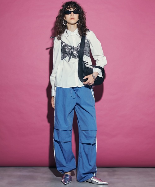 uyu.（ウユ）の「Drawstring Side Line Wide Pants/ ドロストサイドラインワイドパンツ【uyu./ウユ】（カーゴパンツ・レディース・ブルー/ベージュ/グレー/レッド・M/S）」の12枚目の写真