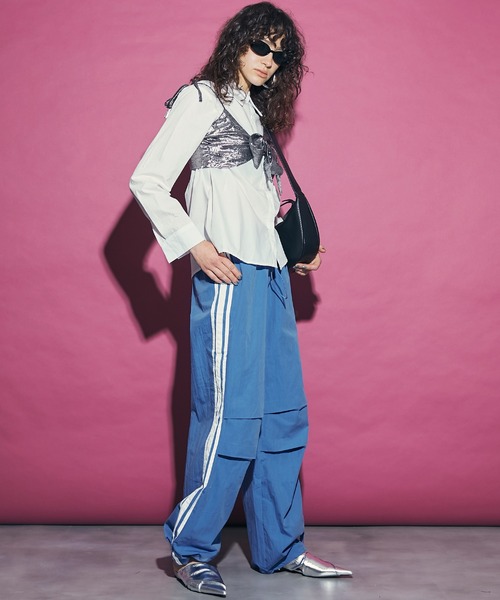 uyu.（ウユ）の「Drawstring Side Line Wide Pants/ ドロストサイドラインワイドパンツ【uyu./ウユ】（カーゴパンツ・レディース・ブルー/ベージュ/グレー/レッド・M/S）」の14枚目の写真