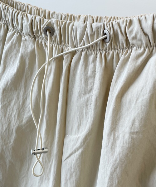 uyu.（ウユ）の「Drawstring Side Line Wide Pants/ ドロストサイドラインワイドパンツ【uyu./ウユ】（カーゴパンツ・レディース・ブルー/ベージュ/グレー/レッド・M/S）」の6枚目の写真