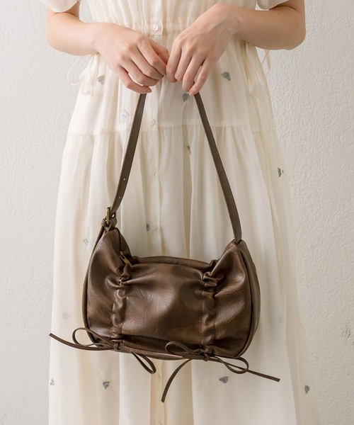 OLIVE des OLIVE（オリーブデオリーブ）の「【WEB限定カラーあり】ドロストリボンバッグ（ショルダーバッグ・レディース・ブラック/ピンク/シルバー/オフホワイト/ブラウン・FREE）」の19枚目の写真