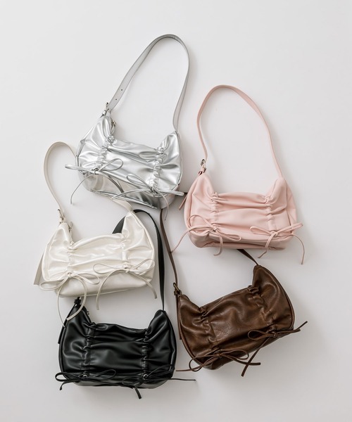 OLIVE des OLIVE（オリーブデオリーブ）の「【WEB限定カラーあり】ドロストリボンバッグ（ショルダーバッグ・レディース・ブラック/ピンク/シルバー/オフホワイト/ブラウン・FREE）」の21枚目の写真