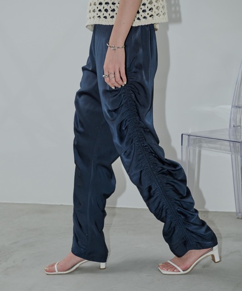 Aunt Marie's（アントマリーズ）の「サイドシャーリングサテンパンツ（その他パンツ・レディース・ネイビー/ゴールド/ブラック・FREE）」の21枚目の写真