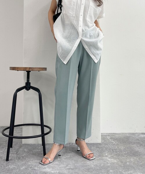 fredy emue（フレディエミュ）の「ドライポリセンタープレスパンツ（その他パンツ・レディース・ブラック/ベージュ/サックスブルー・36/38）」の2枚目の写真